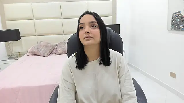 Chloelarsons online show from 04-18-26, 01:19