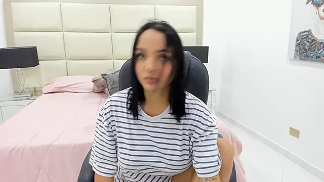 Chloelarsons online show from 04-19-26, 06:21