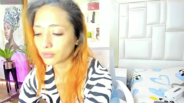 Snapshot of ZoeTaylorl chatting on 06-12-26, 11:08 ZoeTaylorl online show from 06-12-26, 11:08