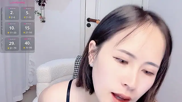 Snapshot of Xiaoyu-99 chatting on 05-16-26, 04:06 Xiaoyu-99 online show from 05-16-26, 04:06