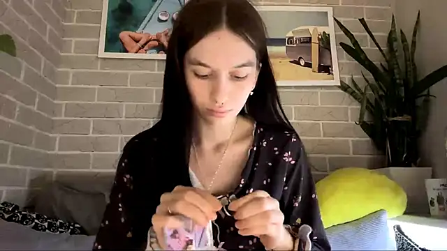 LaraDraggoo online show from 03-22-26, 05:14