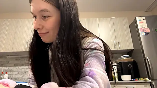 LaraDraggoo online show from 03-10-26, 07:51