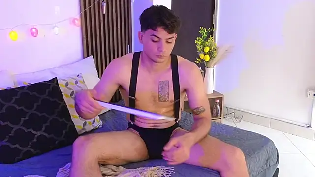 MrAdonis  online show from 04-05-26, 07:31