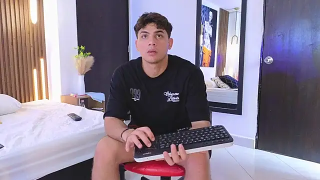 MrAdonis  online show from 04-10-26, 07:10