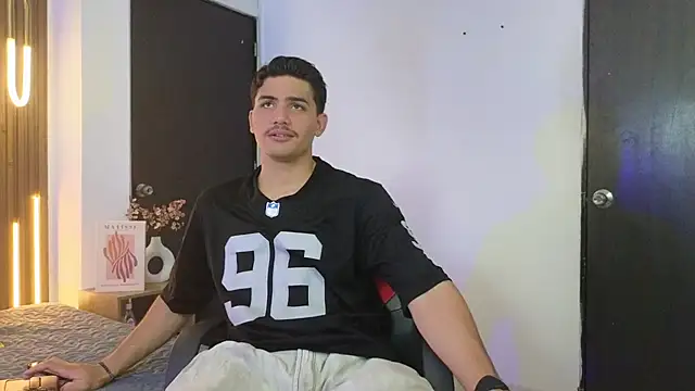 MrAdonis  online show from 03-12-26, 07:29