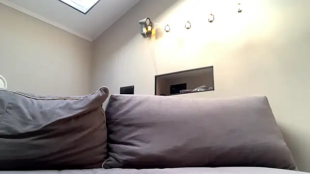 Kissme Kira online show from 05-25-26, 02:33