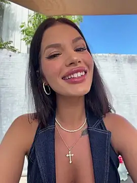 Snapshot of RaniaSnow chatting on 05-10-26, 01:25 RaniaSnow online show from 05-10-26, 01:25