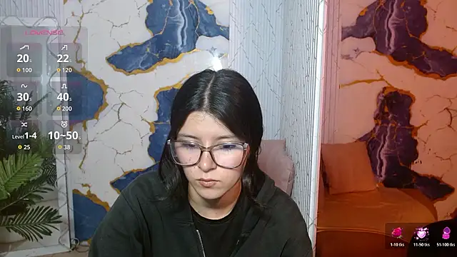 Snapshot of Emy_Tay chatting on 03-08-26, 11:46 Emy Tay online show from 03-08-26, 11:46