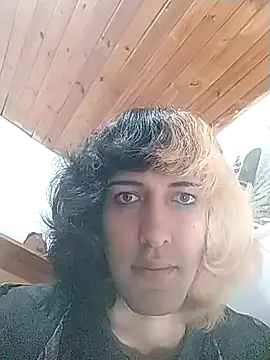 Snapshot of MakiMorningstar chatting on 03-12-26, 06:39 MakiMorningstar online show from 03-12-26, 06:39