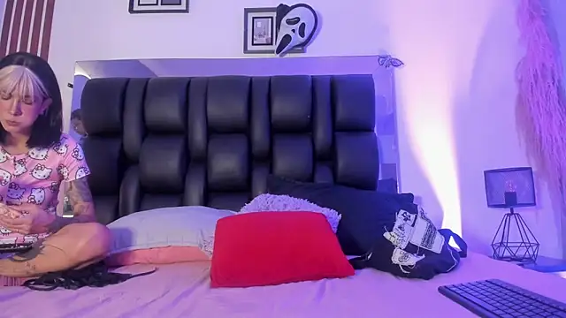 dalhia and hades online show from 04-10-26, 12:34