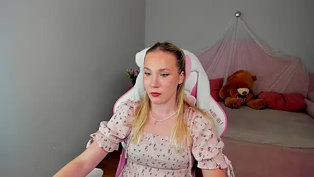 Snapshot of ElaraVoltage chatting on 07-15-26, 05:03 ElaraVoltage online show from 07-15-26, 05:03