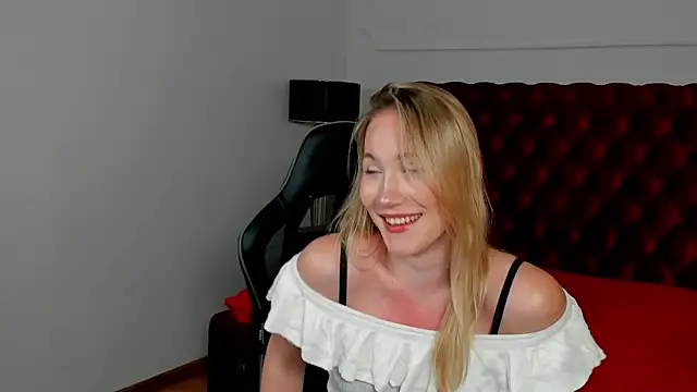 Snapshot of ElaraVoltage chatting on 07-28-26, 11:17 ElaraVoltage online show from 07-28-26, 11:17