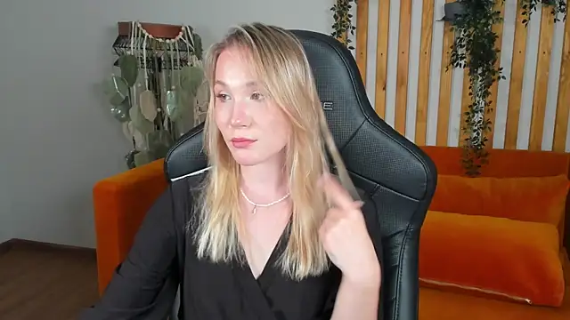 Snapshot of ElaraVoltage chatting on 07-16-26, 05:10 ElaraVoltage online show from 07-16-26, 05:10