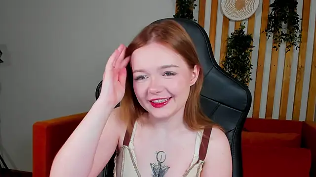 Snapshot of ElinaVale chatting on 06-19-26, 05:13 ElinaVale online show from 06-19-26, 05:13