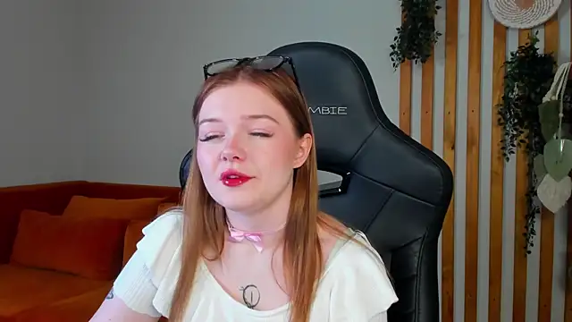 Snapshot of ElinaVale chatting on 06-16-26, 05:40 ElinaVale online show from 06-16-26, 05:40