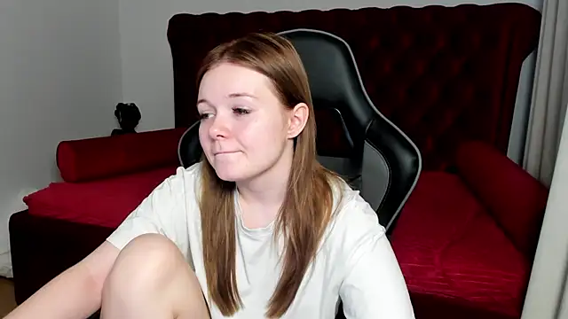Snapshot of ElinaVale chatting on 06-11-26, 02:53 ElinaVale online show from 06-11-26, 02:53