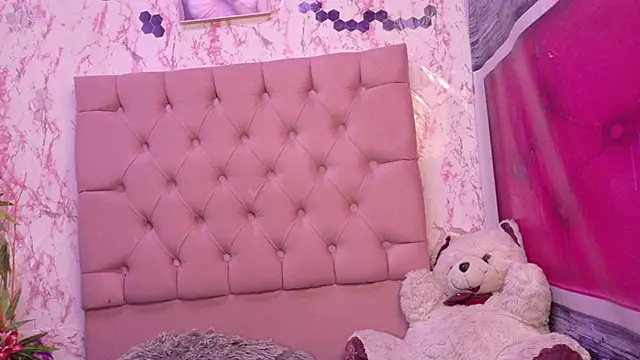 Snapshot of Candykss chatting on 05-02-26, 12:27 Candykss online show from 05-02-26, 12:27