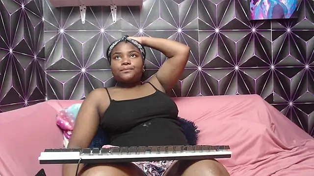 Snapshot of Candykss chatting on 05-15-26, 08:07 Candykss online show from 05-15-26, 08:07