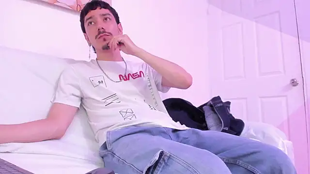 finn jackson online show from 03-26-26, 07:56