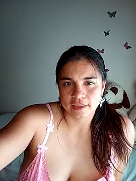 Snapshot of BettyBoo_w chatting on 05-01-26, 02:44 BettyBoo w online show from 05-01-26, 02:44