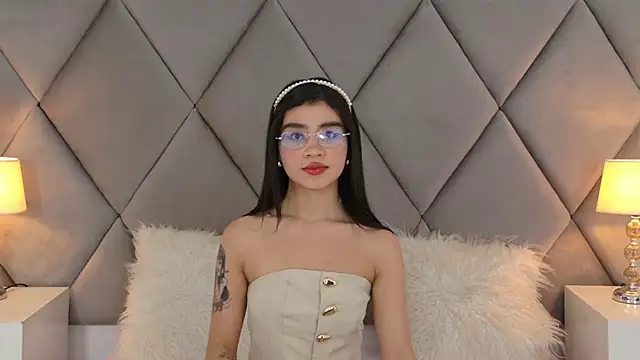 OliviaDiaz online show from 05-17-26, 08:09