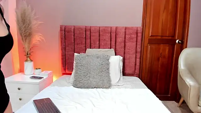 FreyaCameron online show from 03-26-26, 01:20