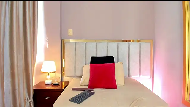 FreyaCameron online show from 04-12-26, 01:58