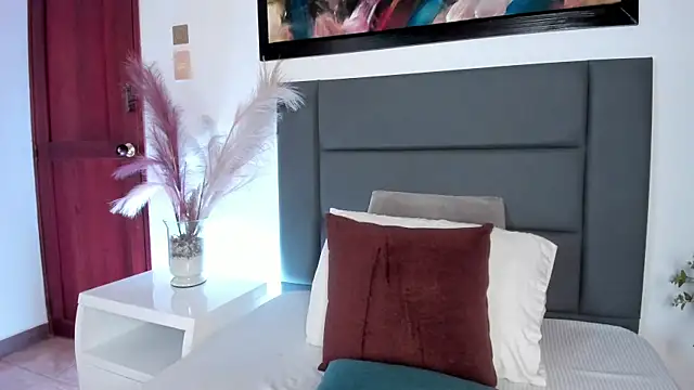 Snapshot of FreyaCameron chatting on 05-08-26, 12:53 FreyaCameron online show from 05-08-26, 12:53