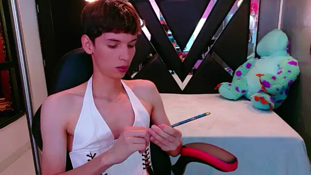 Stefany PiInk online show from 04-22-26, 08:37