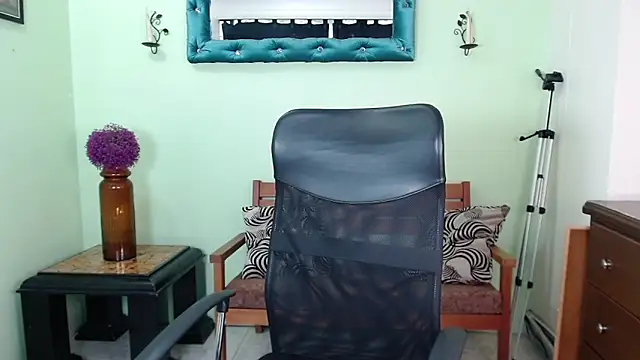 ChalonVera online show from 04-11-26, 08:23