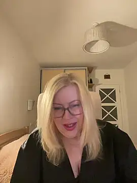 Snapshot of JanieLight53 chatting on 05-23-26, 07:24 JanieLight53 online show from 05-23-26, 07:24
