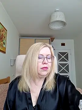 Snapshot of JanieLight53 chatting on 04-22-26, 01:18 JanieLight53 online show from 04-22-26, 01:18