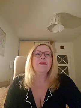 Snapshot of JanieLight53 chatting on 03-30-26, 05:36 JanieLight53 online show from 03-30-26, 05:36
