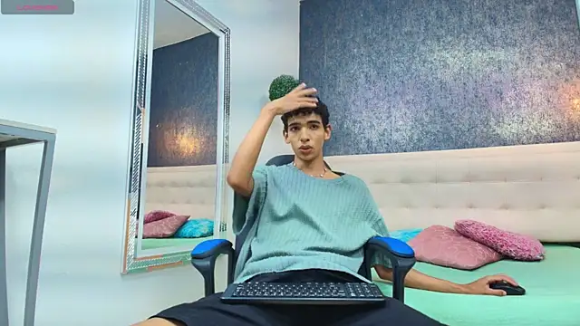 Snapshot of ValeriHot_1 chatting on 07-15-26, 07:54 ValeriHot 1 online show from 07-15-26, 07:54