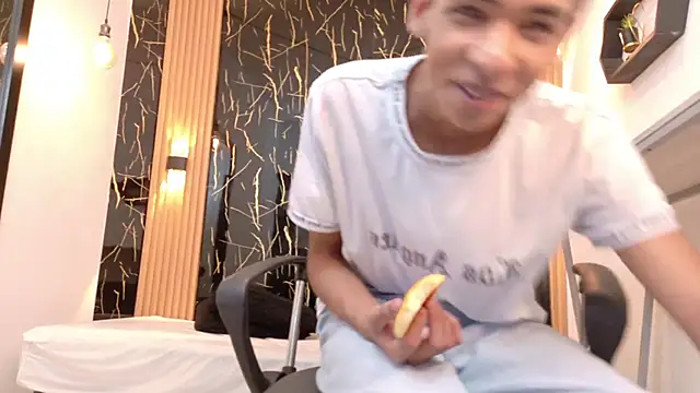 Snapshot of ValeriHot_1 chatting on 06-12-26, 02:53 ValeriHot 1 online show from 06-12-26, 02:53