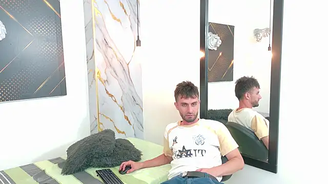 Snapshot of KingOfTemptation chatting on 05-12-26, 04:09 KingOfTemptation online show from 05-12-26, 04:09