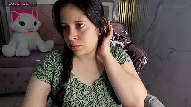 Snapshot of sara_tellez_s chatting on 06-05-26, 03:11 sara tellez s online show from 06-05-26, 03:11