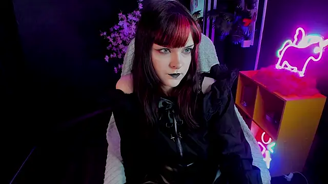 EsterTwilight online show from 06-19-26, 04:02