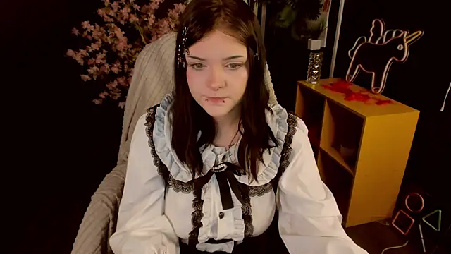 EsterTwilight online show from 04-30-26, 10:55