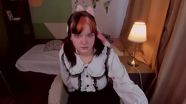 Snapshot of EsterTwilight chatting on 05-14-26, 04:04 EsterTwilight online show from 05-14-26, 04:04