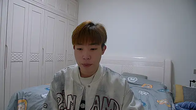 Snapshot of Similu-001 chatting on 03-08-26, 10:07 Similu-001 online show from 03-08-26, 10:07