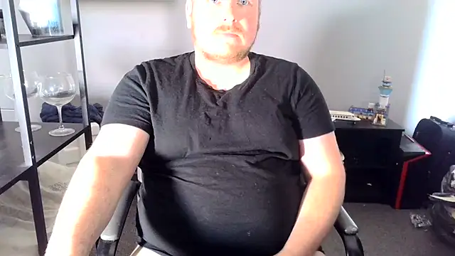 Snapshot of bshcock chatting on 06-20-26, 12:32 bshcock online show from 06-20-26, 12:32