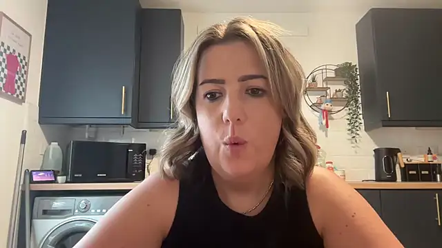 Snapshot of annabellewarick chatting on 07-19-26, 07:10 annabellewarick online show from 07-19-26, 07:10