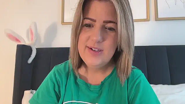 Snapshot of annabellewarick chatting on 06-18-26, 06:12 annabellewarick online show from 06-18-26, 06:12