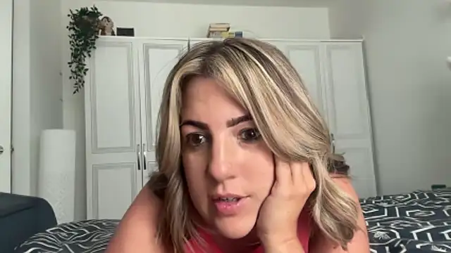 Snapshot of annabellewarick chatting on 06-15-26, 03:44 annabellewarick online show from 06-15-26, 03:44
