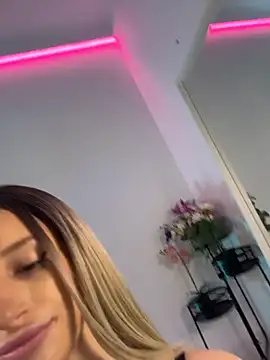 ScarletFlameee online show from 05-14-26, 05:37