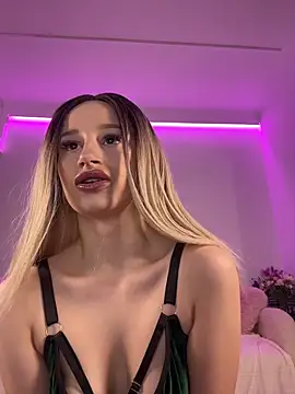 ScarletFlameee online show from 03-11-26, 09:09