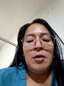 Snapshot of Dr_Edna_naughty chatting on 06-07-26, 01:00 Dr Edna naughty online show from 06-07-26, 01:00