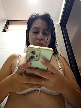 Snapshot of Dr_Edna_naughty chatting on 05-05-26, 01:25 Dr Edna naughty online show from 05-05-26, 01:25