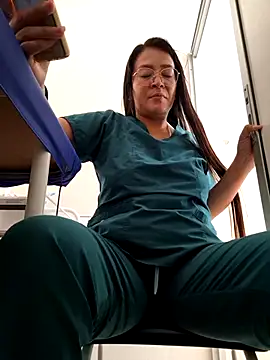 Snapshot of Dr_Edna_naughty chatting on 05-06-26, 04:00 Dr Edna naughty online show from 05-06-26, 04:00